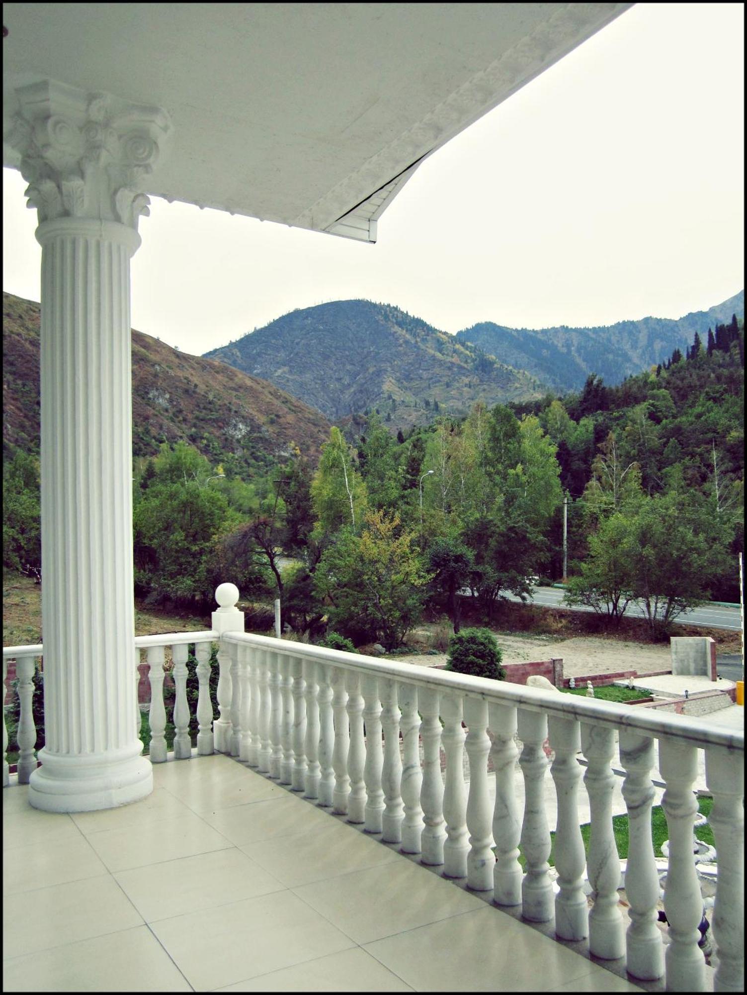 Эдельвейс Hotel Almaty Exterior photo